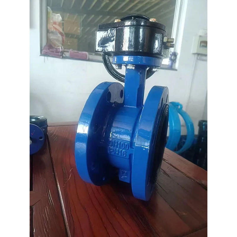 I-Flange Butterfly ethambile ye-Flange uvemvane ngepayipi lokuhlinzekwa kwamanzi